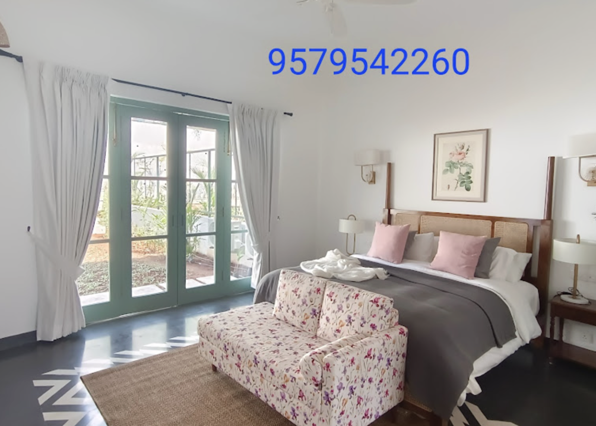 Four Poster Bed Room Design